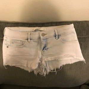 Light wash short shorts
